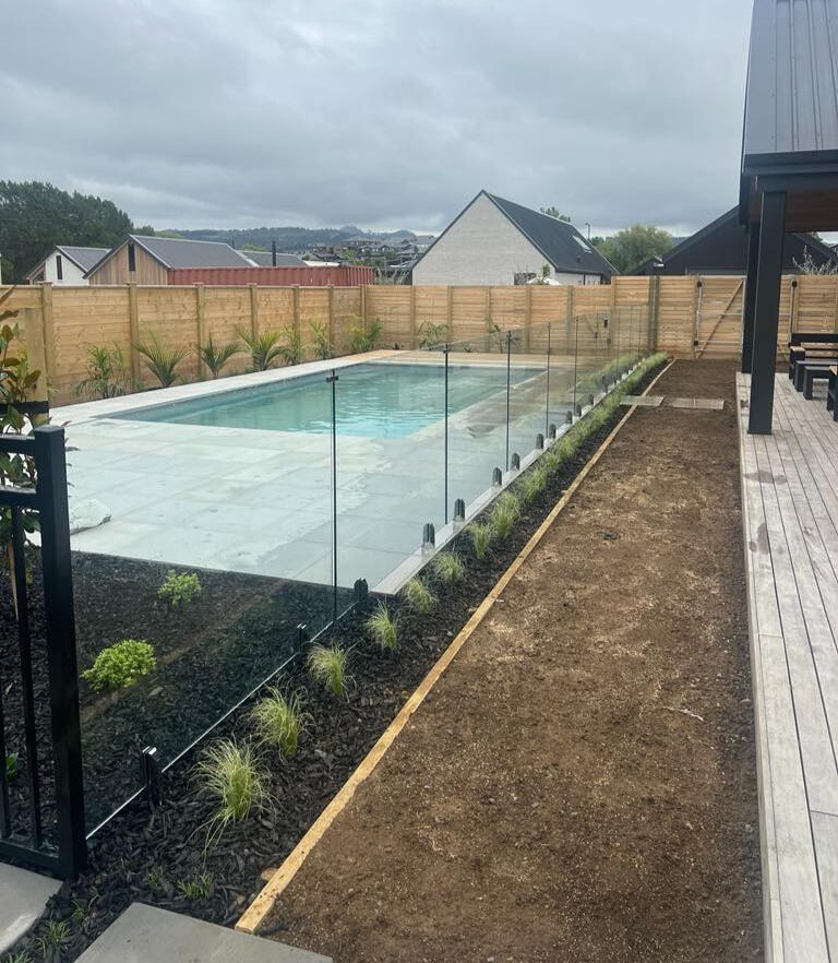 Glass pool fence